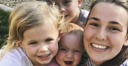 Dine opgaver som au pair Au pair med tre små børn på skødet