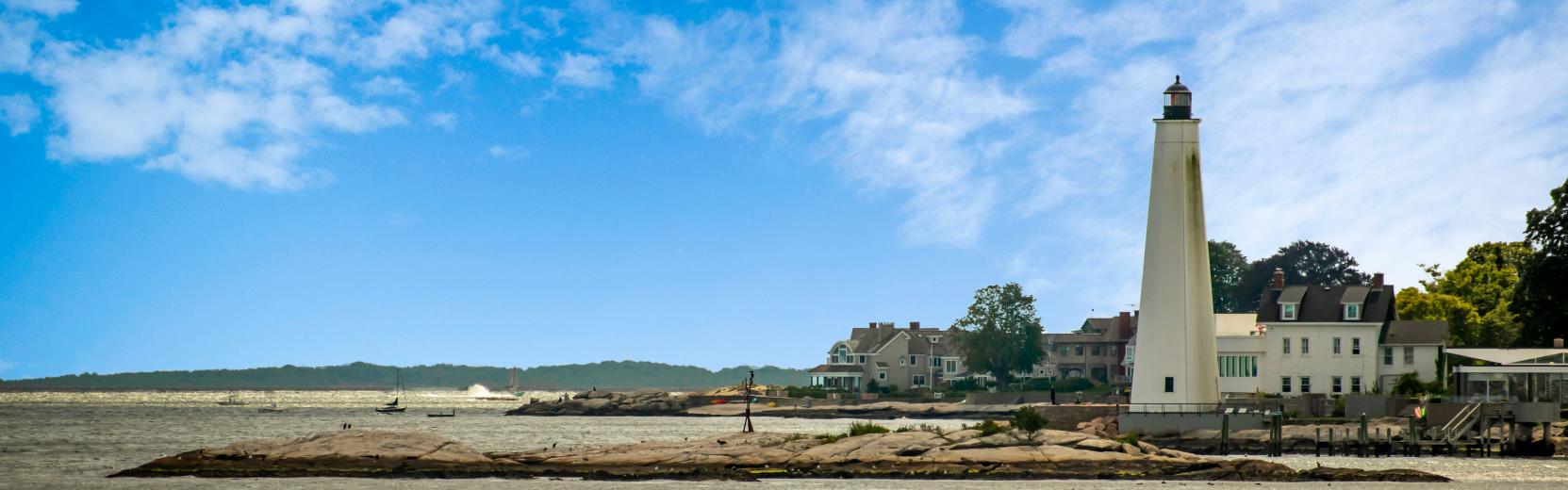 Connecticut-landskab med hav og fyrtårn